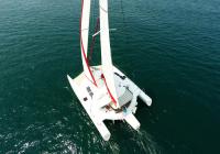 trimaran yacht naviguer photo aérienne